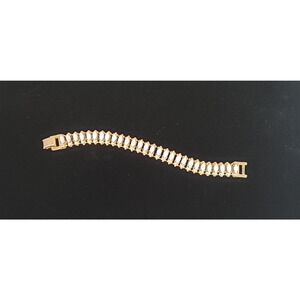 Vintage 7.25" Hargo Creations/HAR White Cabochon Glass & Gold Tone Bracelet